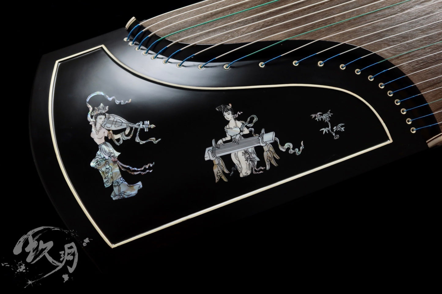 Longfeng Guzheng - Elegant Lady with Guzheng