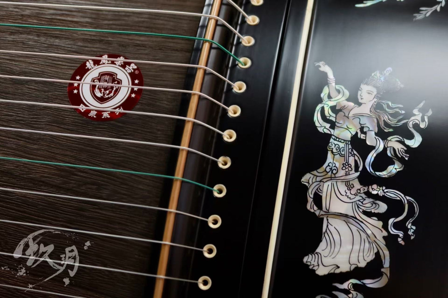 Longfeng Guzheng - Elegant Lady with Guzheng