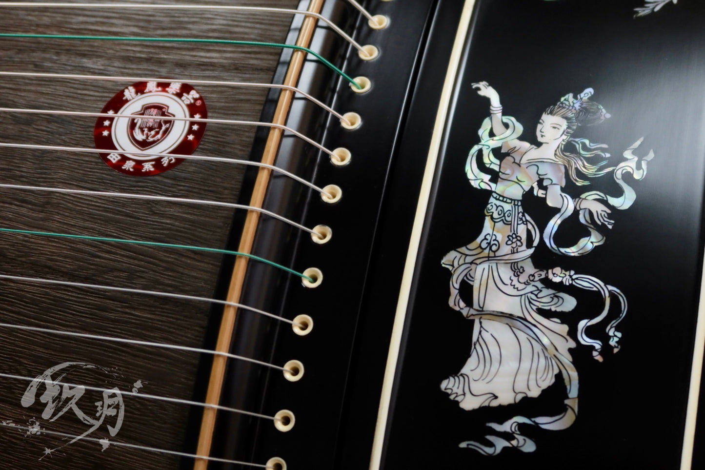 Longfeng Guzheng - Elegant Lady with Guzheng