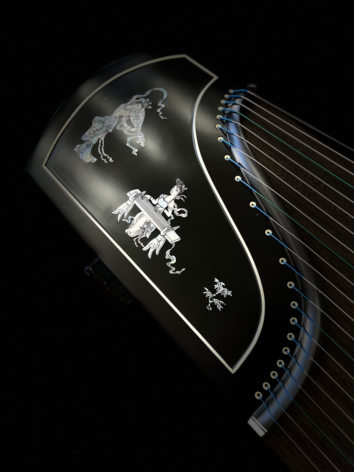 Longfeng Guzheng - Elegant Lady with Guzheng