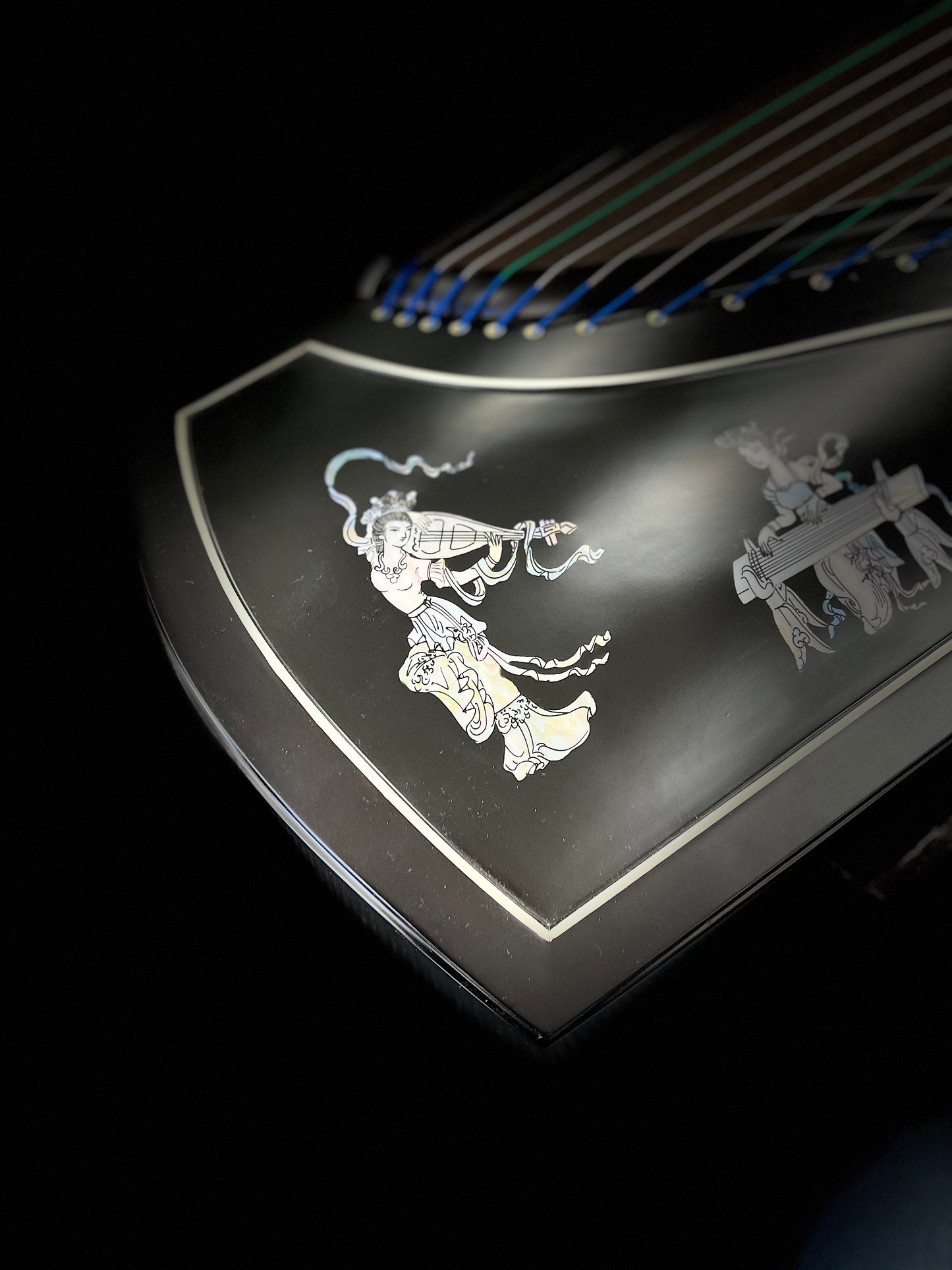 Longfeng Guzheng - Elegant Lady with Guzheng