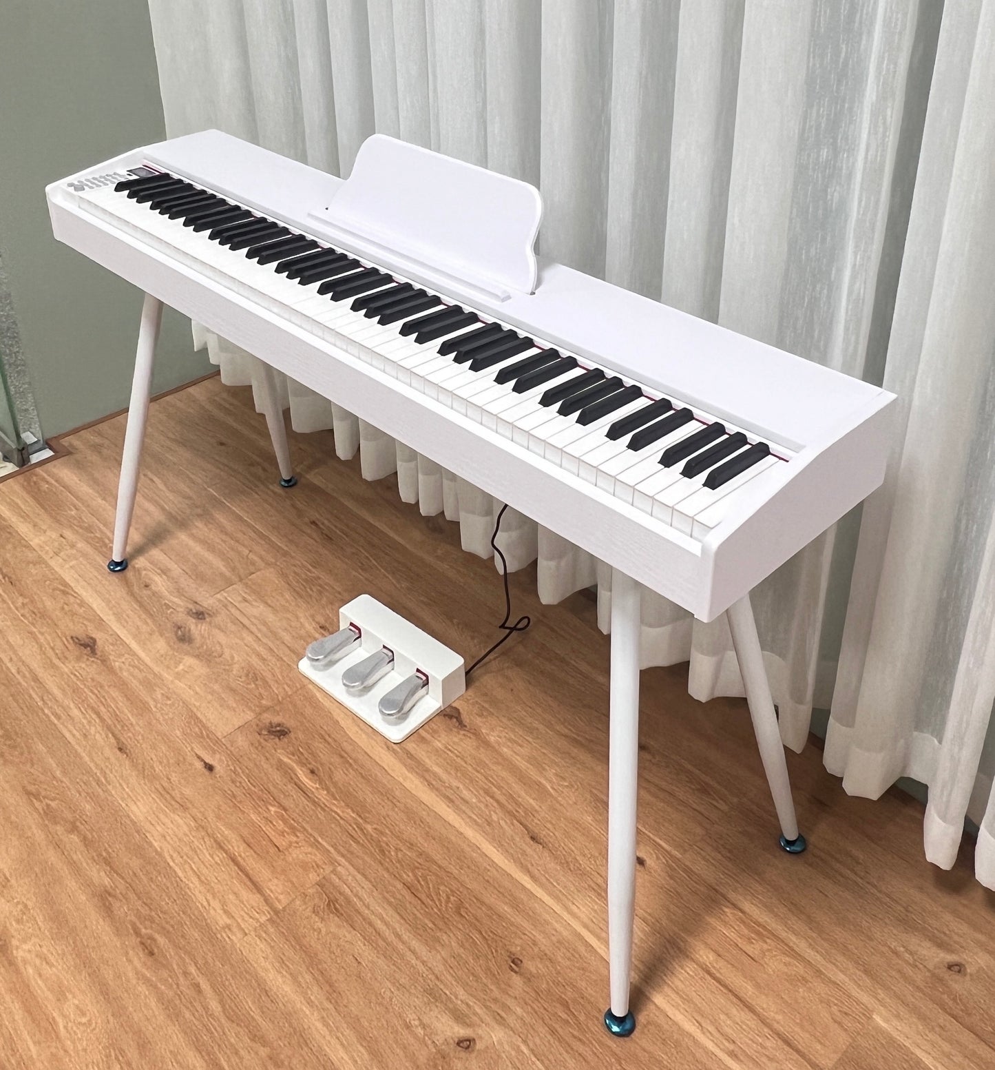 AUCN Piano - 715 Fully Weighted Hammer Action Keys