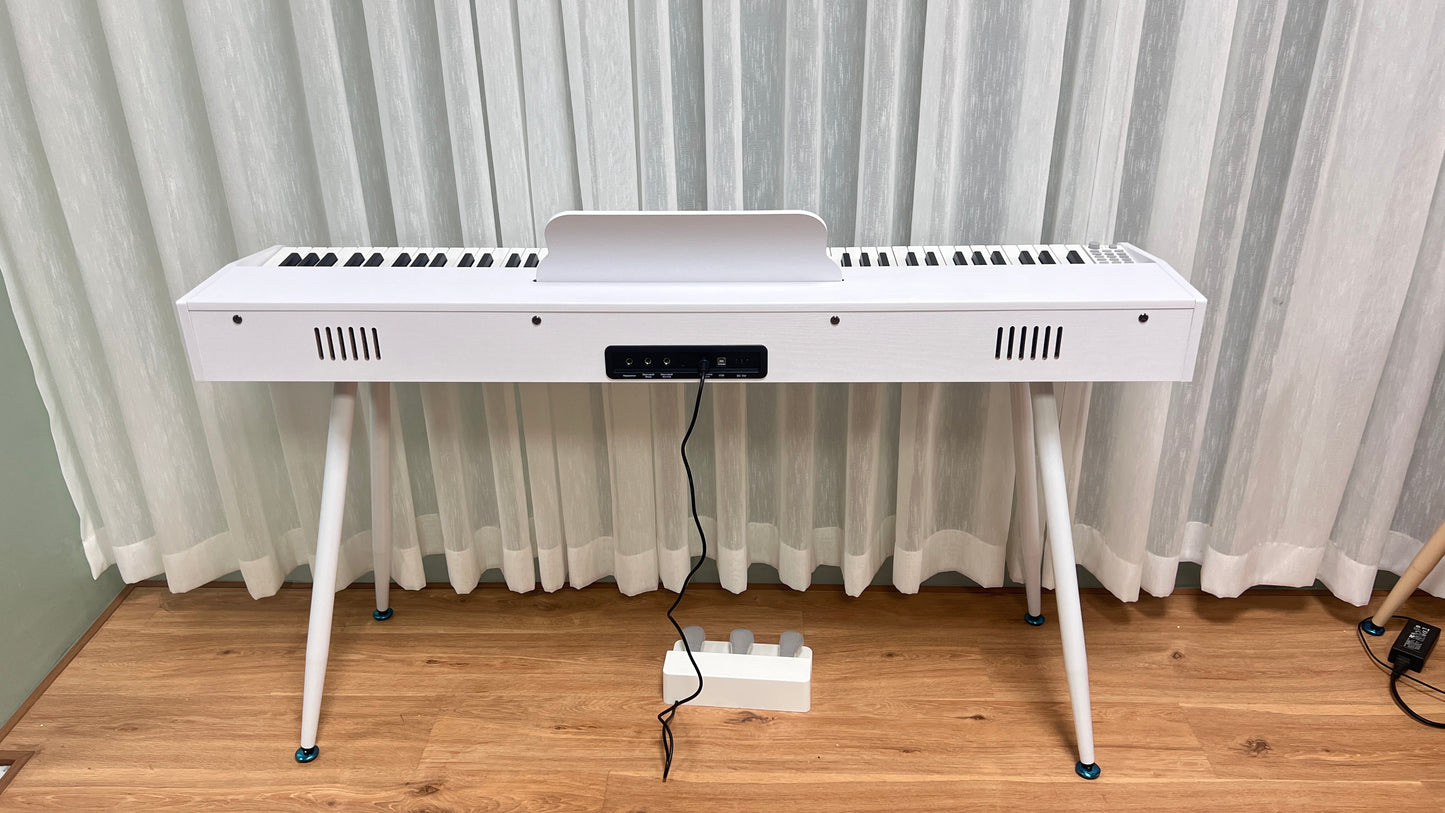 AUCN Piano - 715 Fully Weighted Hammer Action Keys