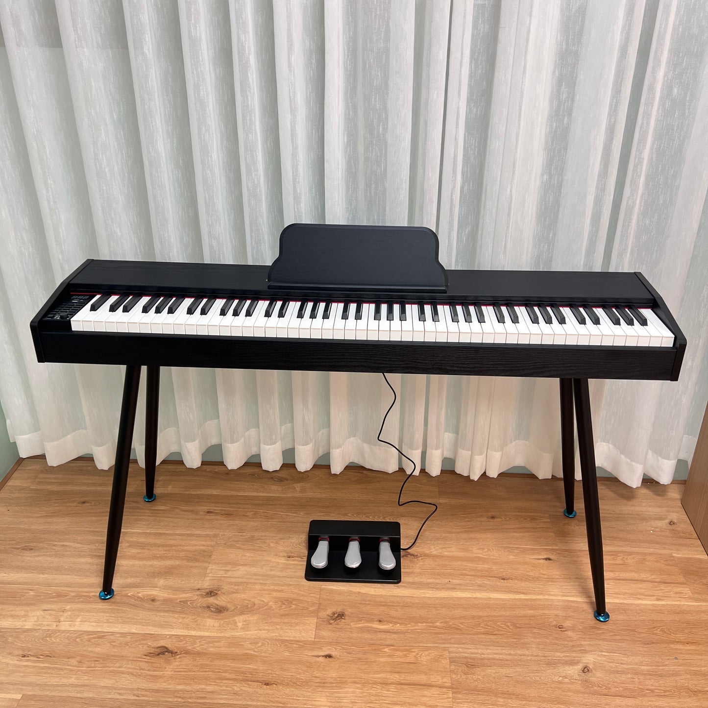 AUCN Piano - 715 Fully Weighted Hammer Action Keys