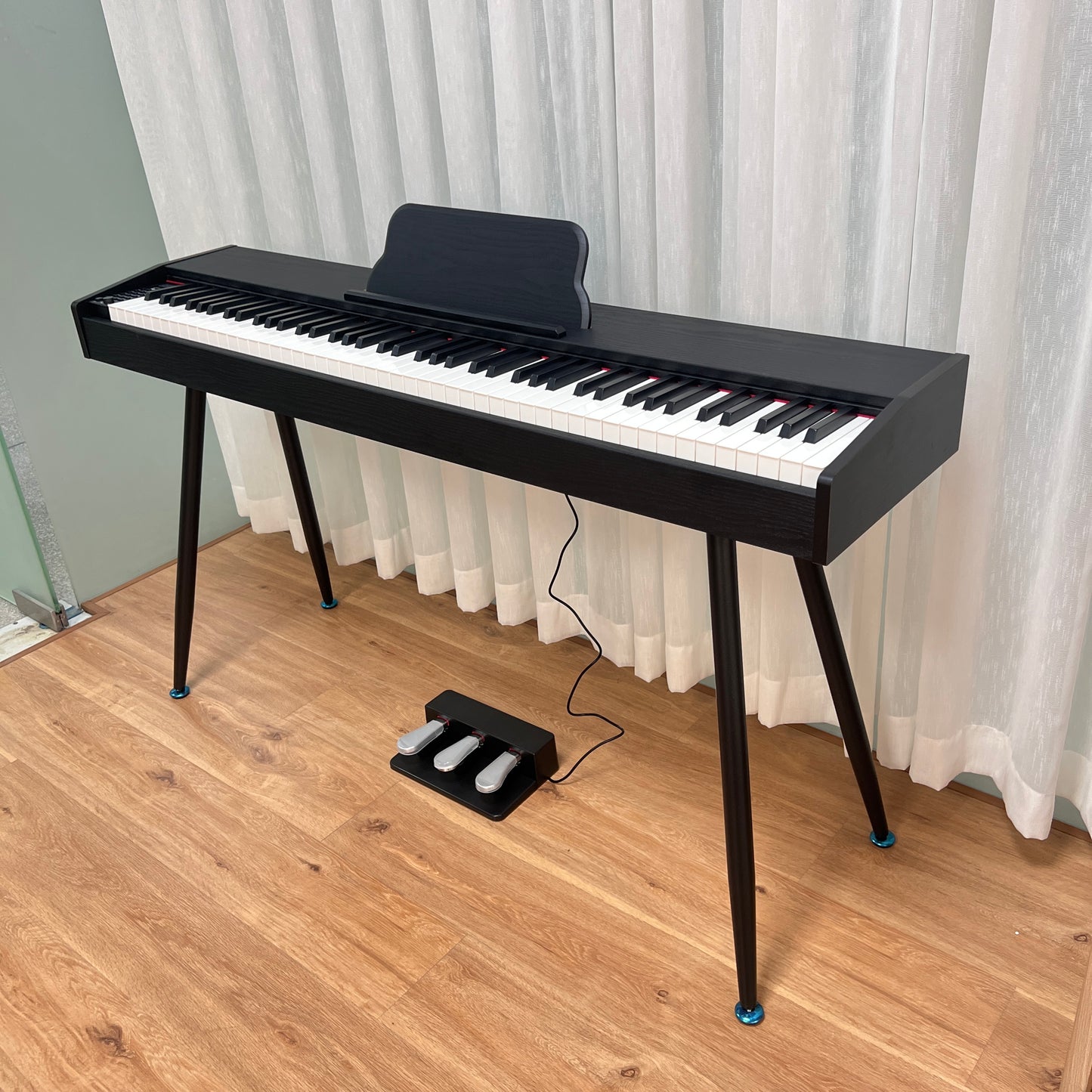 AUCN Piano - 715 Fully Weighted Hammer Action Keys