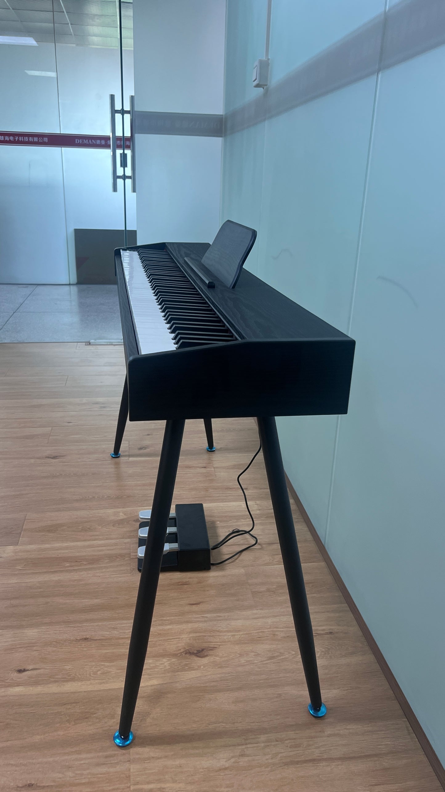 AUCN Piano - 715 Fully Weighted Hammer Action Keys