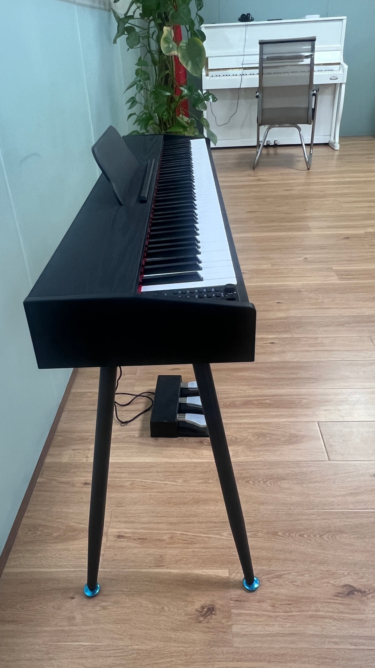 AUCN Piano - 715 Fully Weighted Hammer Action Keys