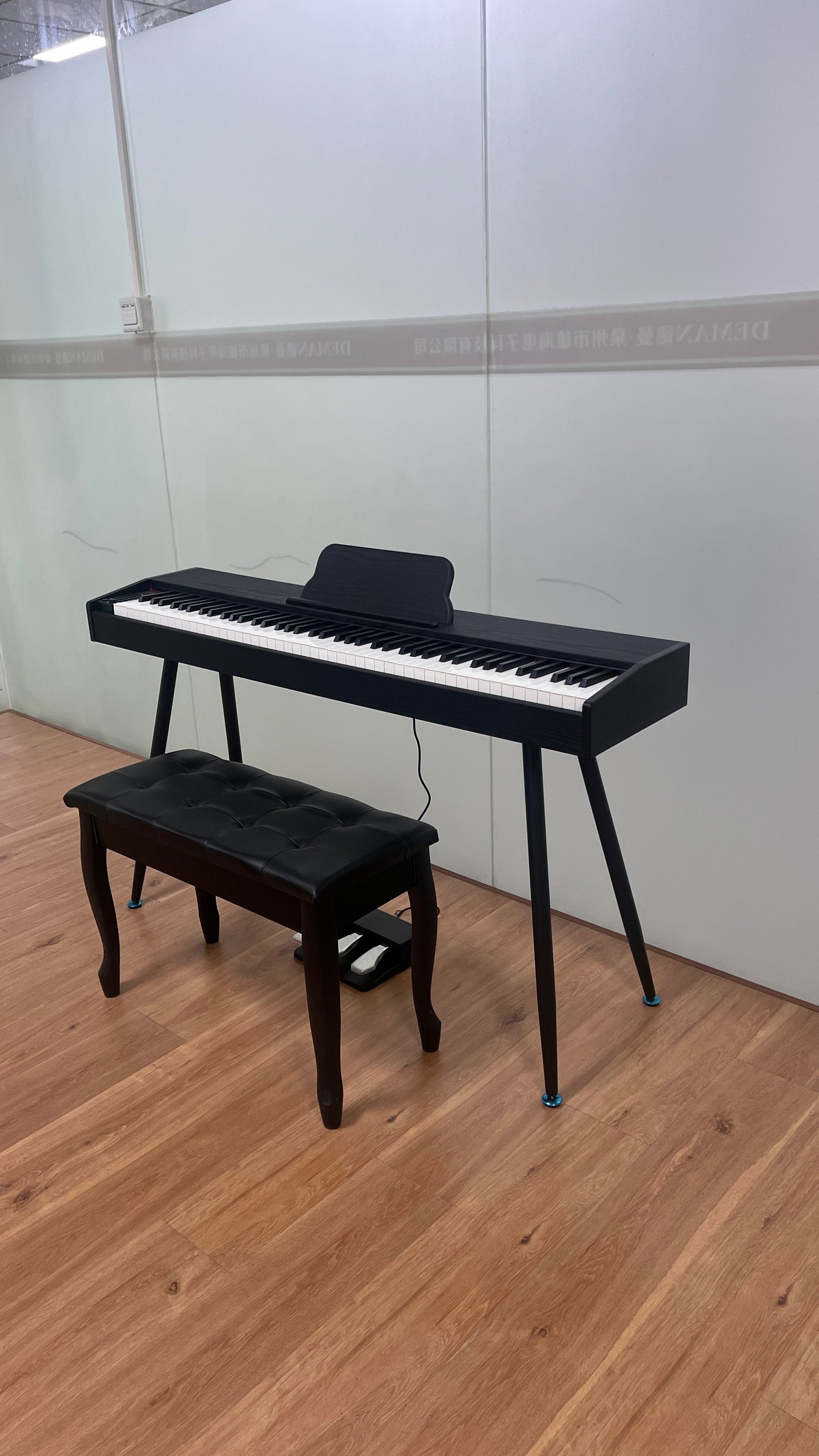 AUCN Piano - 715 Fully Weighted Hammer Action Keys