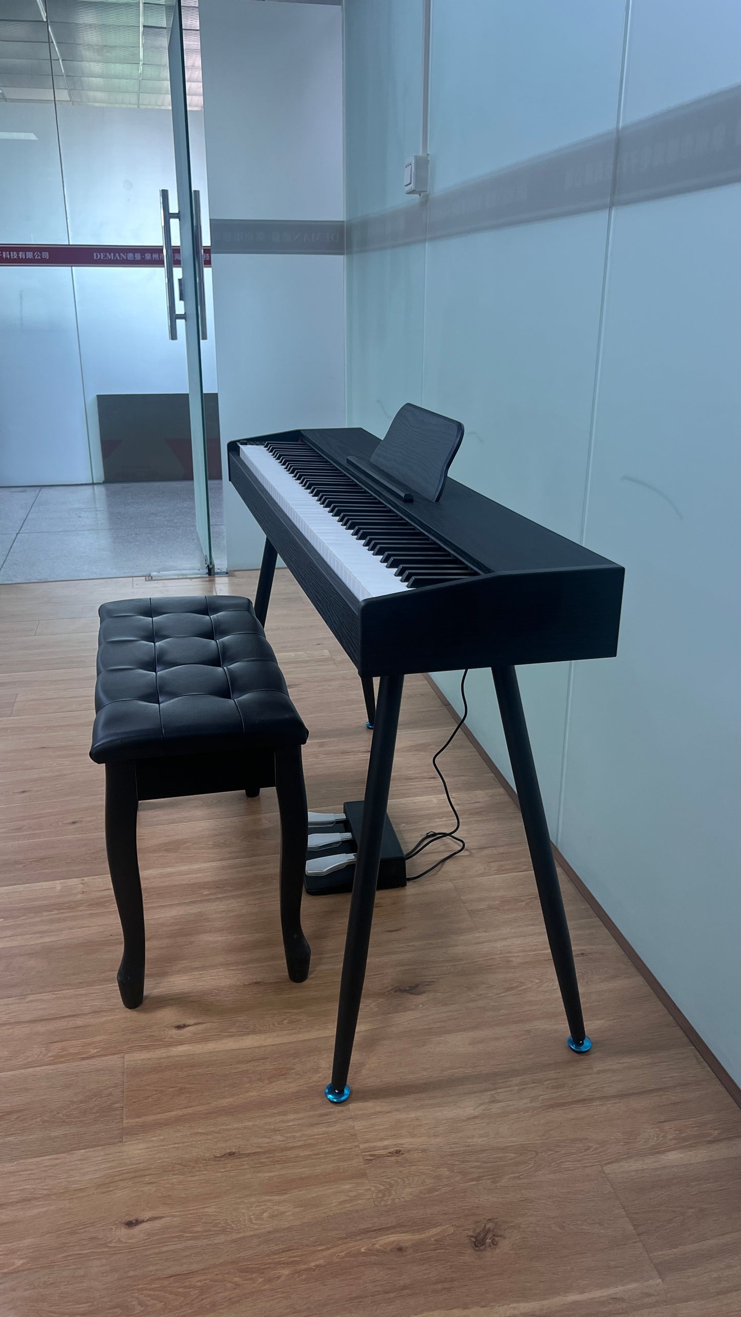 AUCN Piano - 715 Fully Weighted Hammer Action Keys