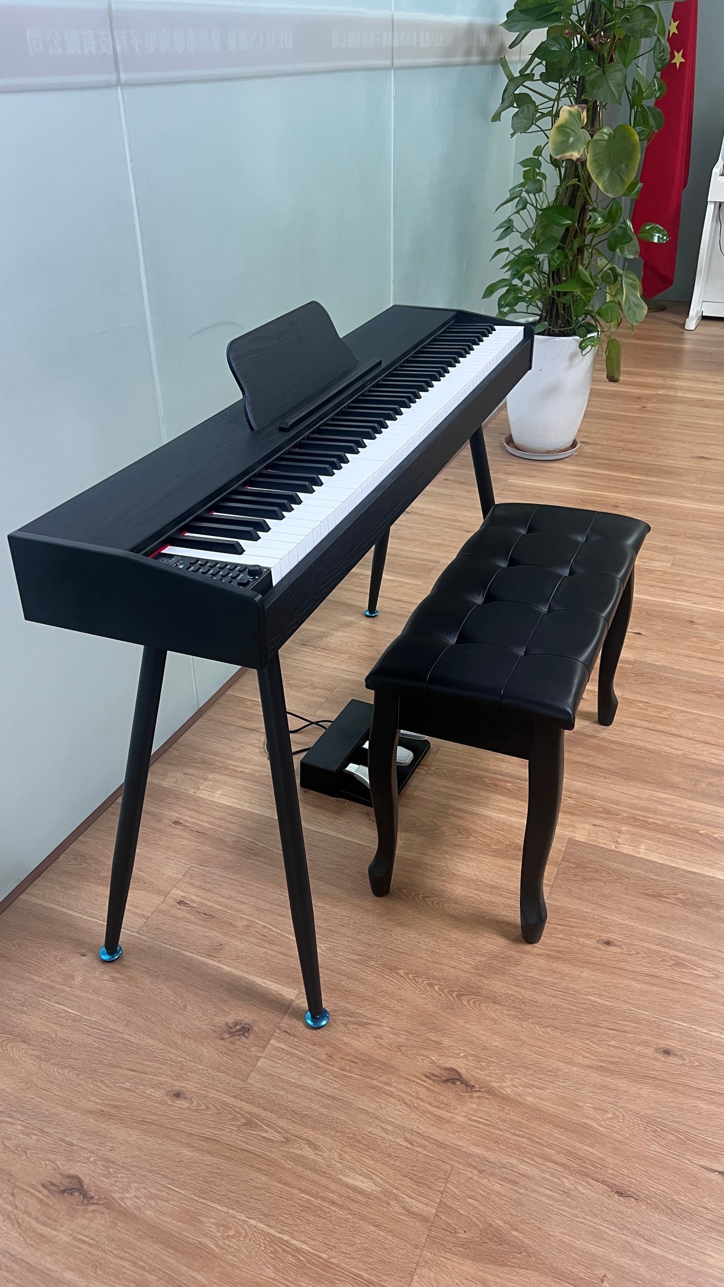 AUCN Piano - 715 Fully Weighted Hammer Action Keys