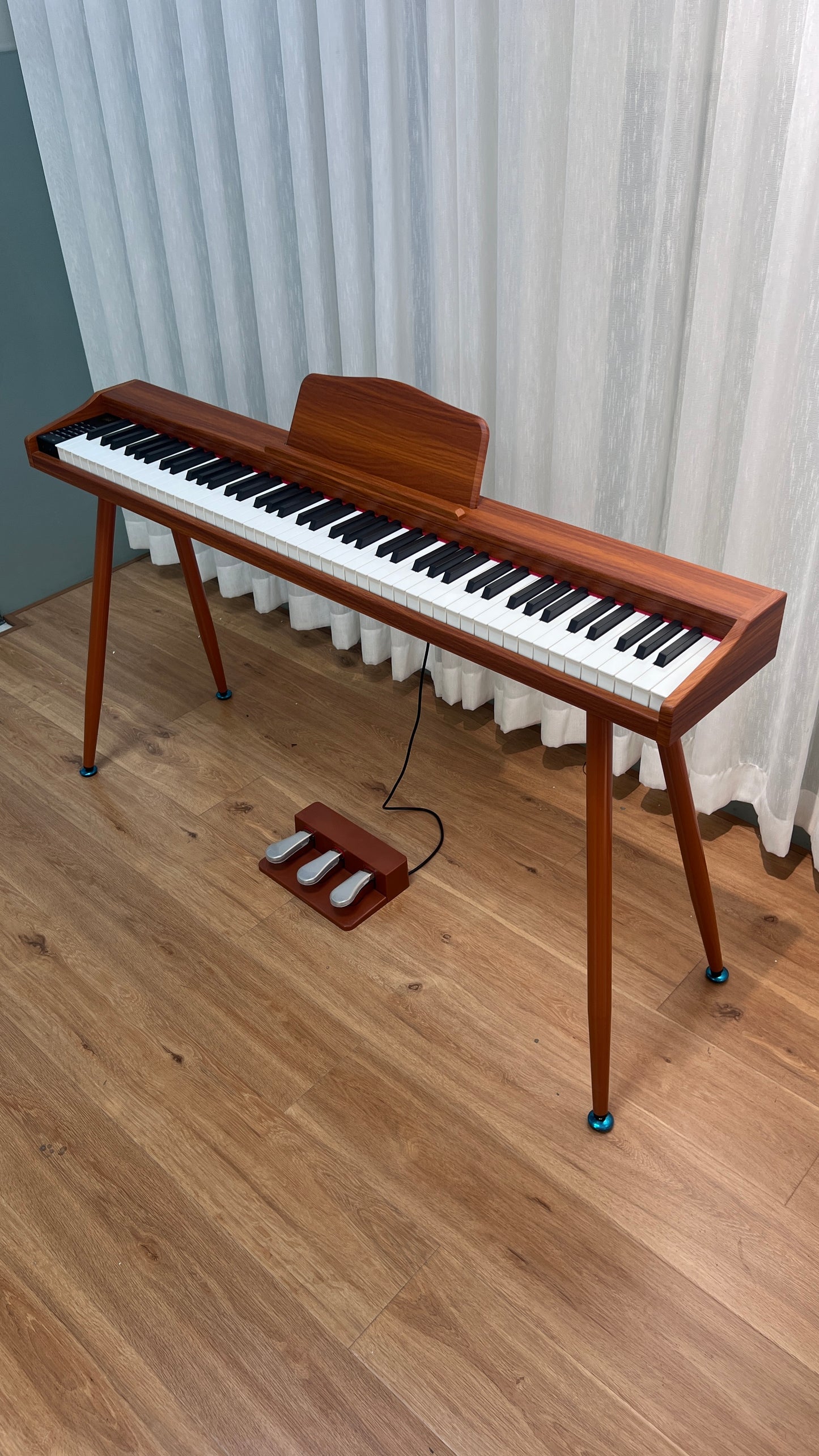 AUCN Piano - 715 Fully Weighted Hammer Action Keys