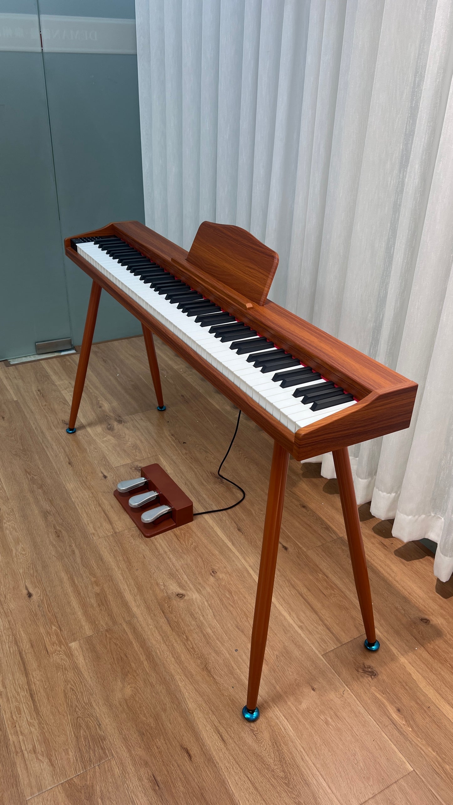 AUCN Piano - 715 Fully Weighted Hammer Action Keys